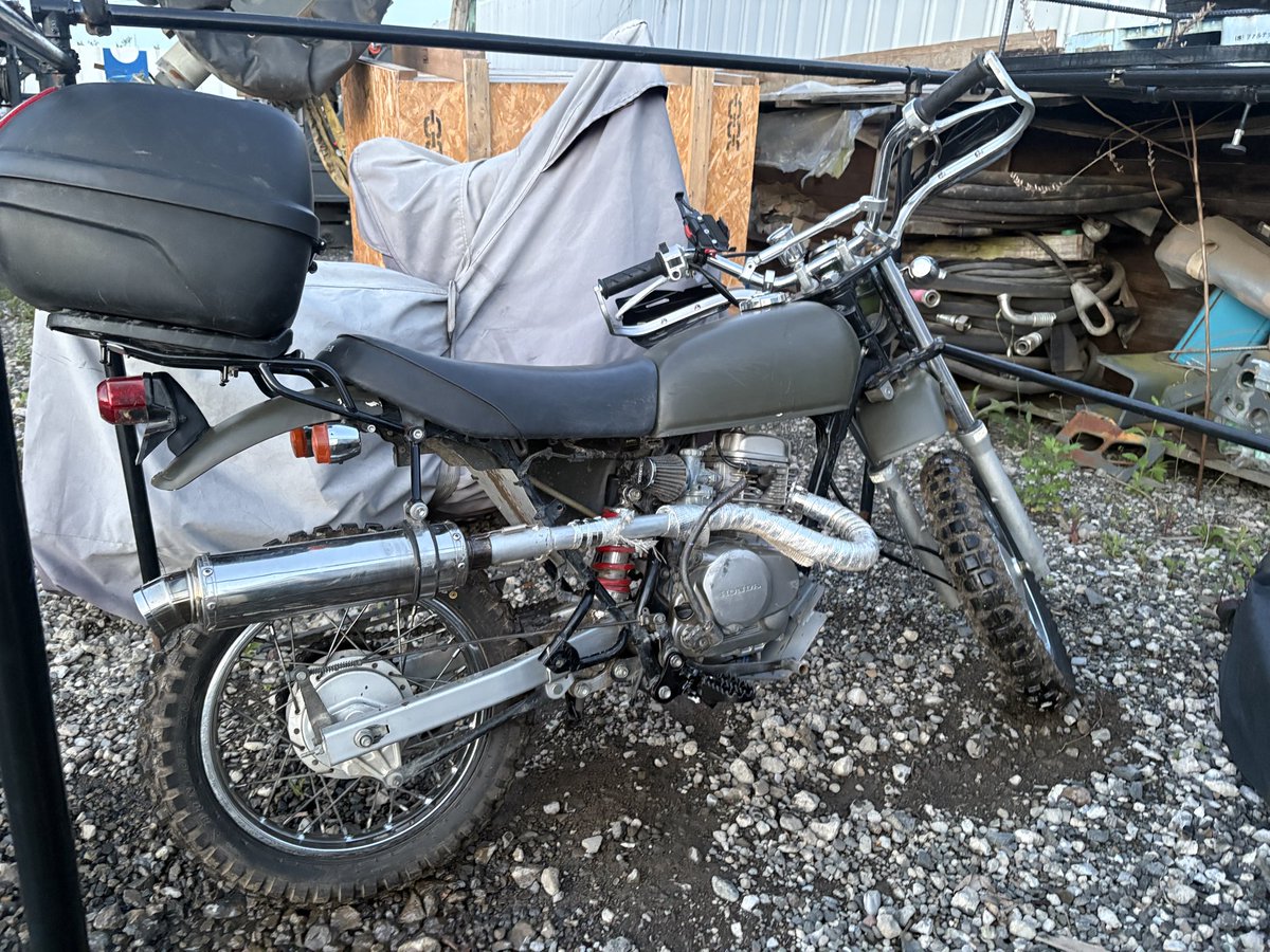 omi_st250's tweet image. Ape(80cc)ペグ化。
マフラーのバンテージ秒で破損したから、何か考えないとな🤔
君は今週はお留守番😌

#HONDA
#Ape