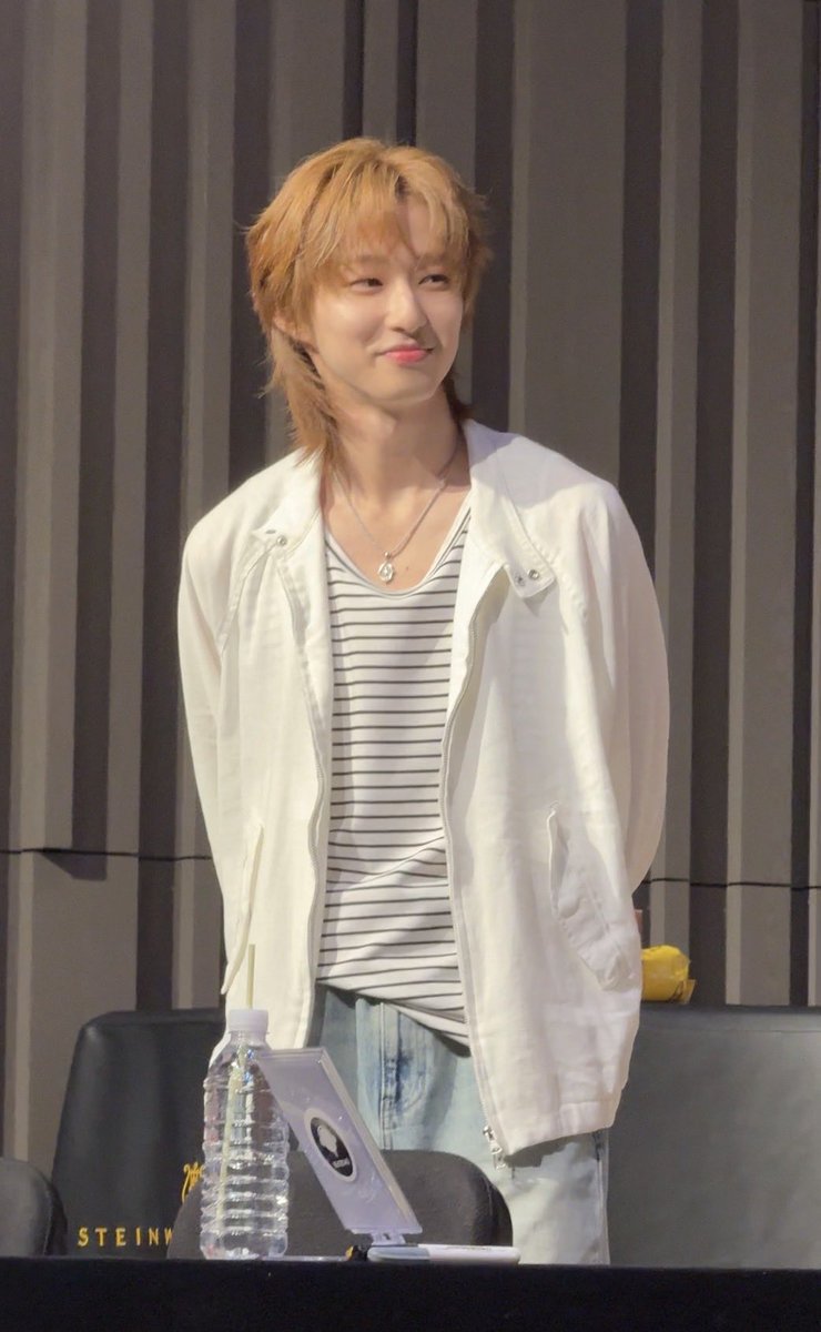 Sharkie_club's tweet photo. 오늘 사복인가봐 https://t.co/PUTkWbuvJ9