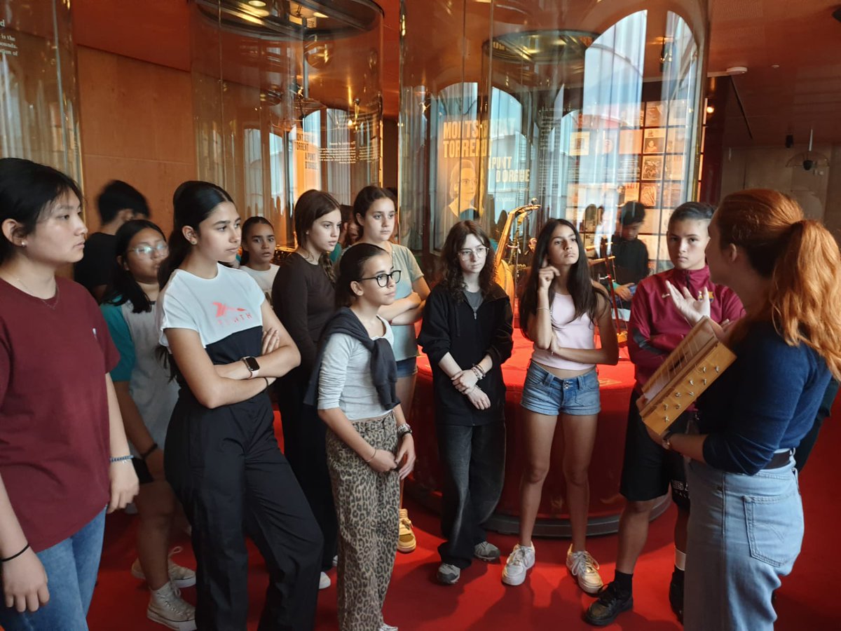 FEPSantRamon's tweet photo. Els de 1r d'ESO van fer un ràpid viatge per la història de la música al museu de l'@auditoribcn #FSRexpressio https://t.co/jEZd1fricQ