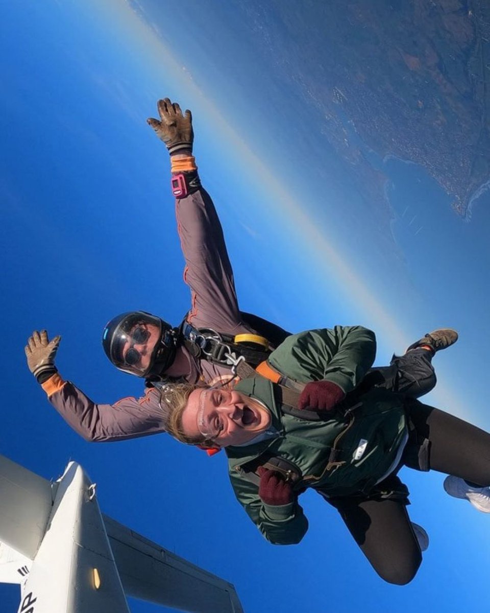 flydayscouk's tweet image. Tandem Skydiving vs Static Line Parachuting 🪂
What's the difference between these aerial feats of adrenaline? Our latest blog explains more ⬇️

flydays.co.uk/news/tandem-vs…

#skydiving #parachuting #tandemskydiving #staticlineparachuting