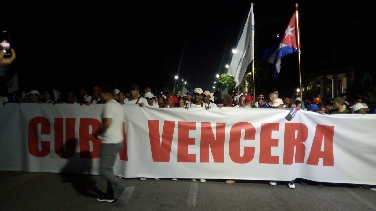 YaritzaCreach's tweet photo. ❤️🇨🇺💯 #LaPatriaSeDefiende 
Ahora mismo EN EL FRENTE DE MARCHA en 23 y Paseo.
Viva  el Primero de Mayo. https://t.co/RIaKaVHjTT