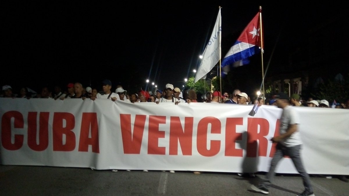 YaritzaCreach's tweet photo. ❤️🇨🇺💯 #LaPatriaSeDefiende 
Ahora mismo EN EL FRENTE DE MARCHA en 23 y Paseo.
Viva  el Primero de Mayo. https://t.co/RIaKaVHjTT