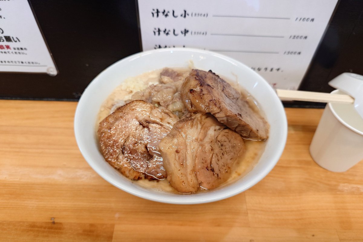 じろー tweet media