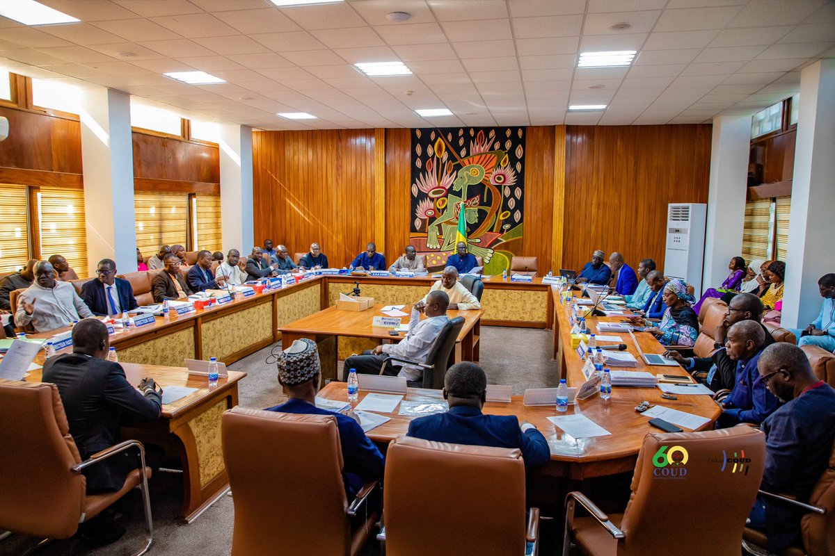coudsn's tweet photo. Ce jeudi 30 avril 2026, le Conseil d’Administration du COUD s’est réuni dans la Salle des Actes du Rectorat, sous la présidence du Recteur de l’Université Cheikh Anta Diop de Dakar, le Professeur Alioune Badara Kandji, également Président dudit Conseil. https://t.co/vISDQMwR59