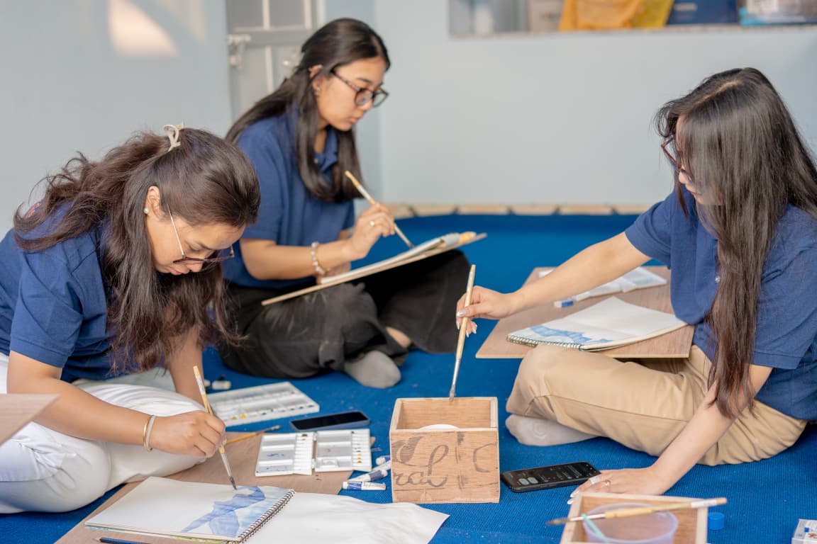 avantgarde_np's tweet image. Step away, recharge, create.
Our painting session offer Avant Garde team a space to unwind, connect, and recharge.
#painting #art #connectivity #avantgardesolutions #avantgarde #marketresearch #socialresearch #marketing #branding #researchanddevelopment