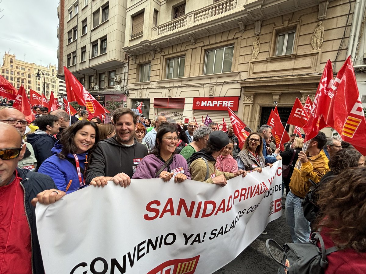 Sanitat_CCOOPV's tweet photo. 🔴📢 Comença la manifestació del #1M2026 en #València. Els treballadors i treballadores de la sanitat i de la dependència reivindiquem millors condicions laborals #1MCCOO https://t.co/v4SJpnSqwR
