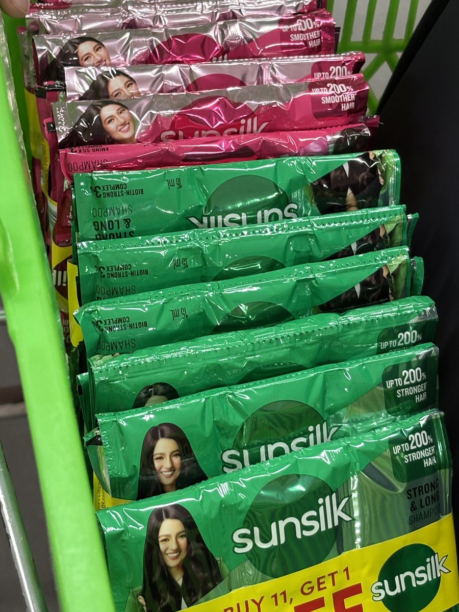in the grocery with the team now, and look who we saw! 🥹