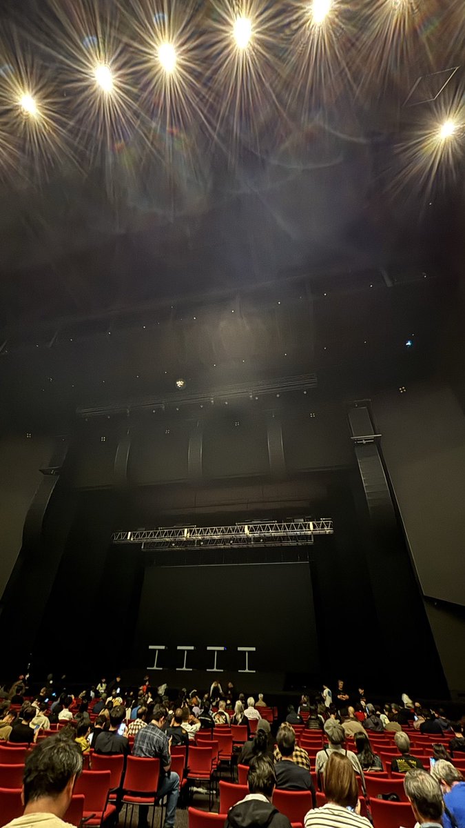 WheelRock's tweet photo. クラフトワーク、会場入りました！
天井高いなあぁ〜

#KRAFTWERK https://t.co/ZFbsEkFUIA