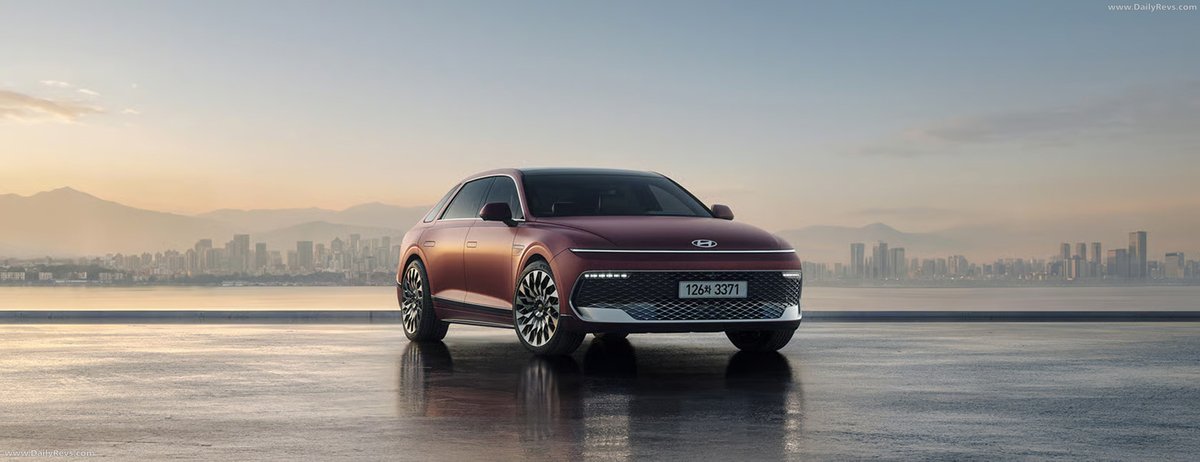 dailyrevs's tweet image. 2026 Hyundai Grandeur | DailyRevs

Redesigned cabin with new 17-inch integrated touchscreen.

Subtle exterior updates with longer 5050 mm body.

Expected to retain petrol and hybrid powertrain options.

#Hyundai #grandeur #luxurycars #DailyRevs