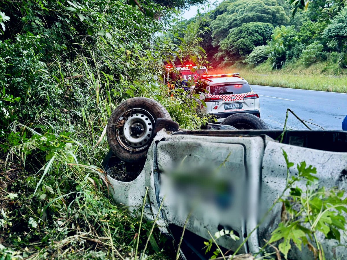 _ArriveAlive's tweet image. KZN: Crash: M7 Pinetown Bound after Hans Dettman Highway. Pinetown.  

arrr.co.za/IL2TQ

@AlsParamedics on scene

#ArriveAlive #Rollovercrashes