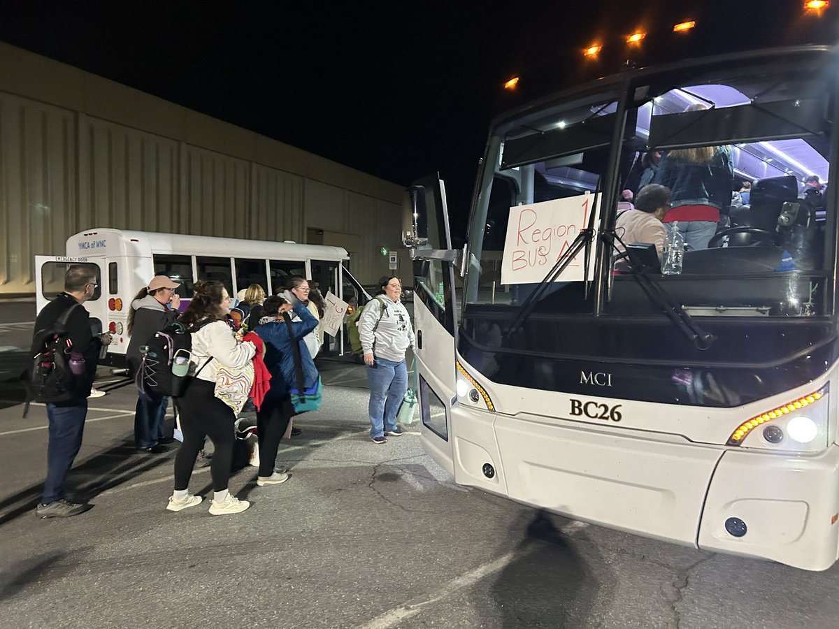 IMcMillerNews's tweet image. #HappeningNow About 100  @AVLCitySchools &amp;amp; @BuncombeSchools  educators are up dark and early, checking in &amp;amp; boarding buses at the Asheville Mall to head to Raleigh for today’s “Kids Over Corporations” March. @WLOS_13