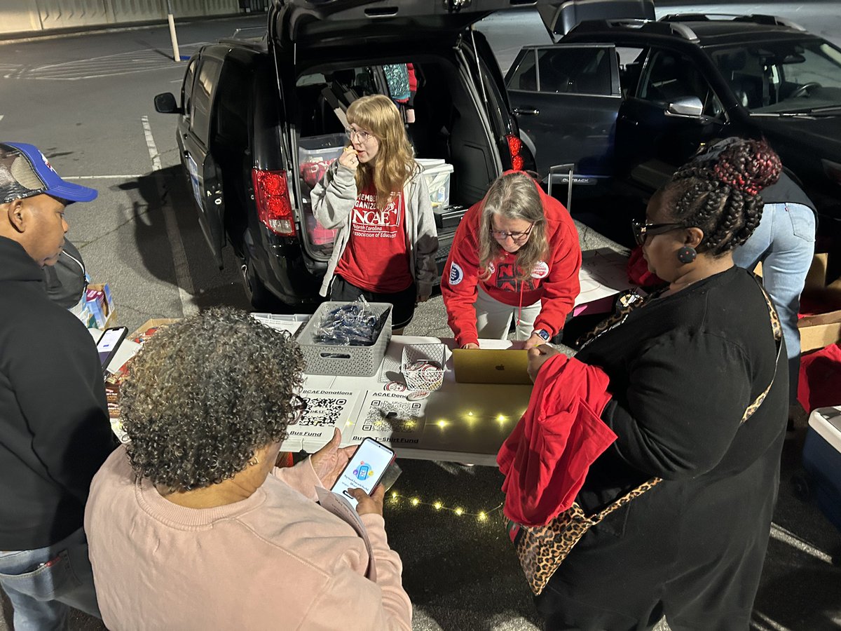 IMcMillerNews's tweet image. #HappeningNow About 100  @AVLCitySchools &amp;amp; @BuncombeSchools  educators are up dark and early, checking in &amp;amp; boarding buses at the Asheville Mall to head to Raleigh for today’s “Kids Over Corporations” March. @WLOS_13