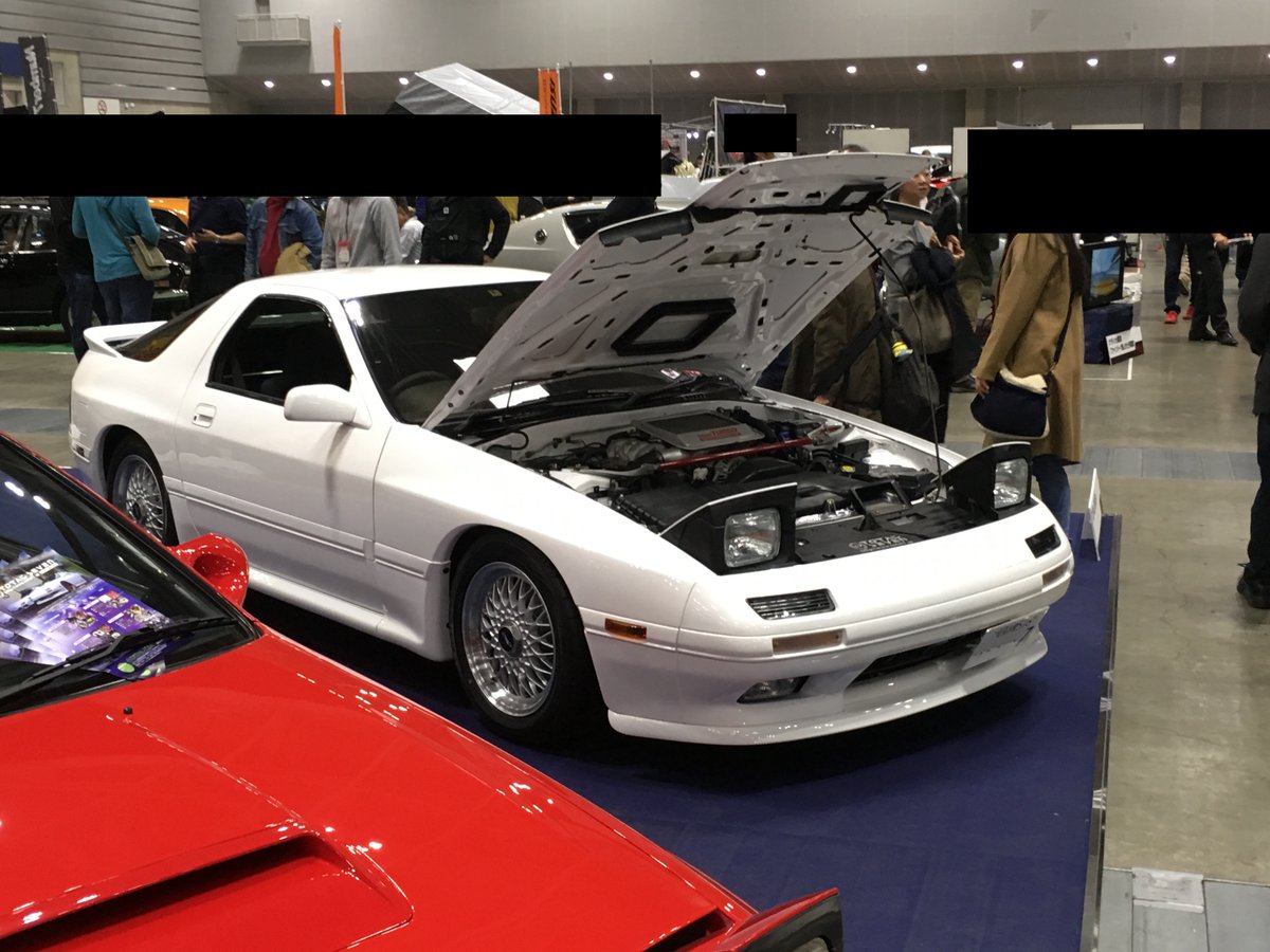JPSVBP6mYHuhhvJ's tweet image. マツダ　サバンナRX-7（FC3S）

『プロジェクトX』の影響でロータリーに夢中だった時期が……

1991年の787Bによる日本車初、非レシプロによる唯一のル・マン勝利。

『頭文字D』の赤城の白い彗星、高橋涼介の影響もあって白いFCに特に憧れました。

#お金無限マンなら欲しいクルマ
#RX7
#MAZDA