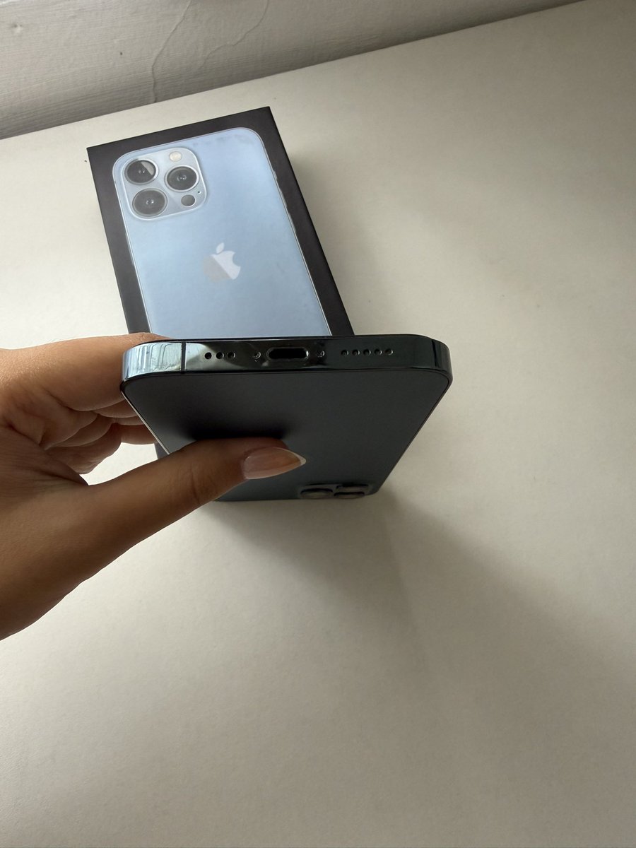 werwolfyy's tweet image. wts iphone 12 pro pacific blue 256gb masih mulus, isi box masih lengkap

minus 
- bh 71%

#iphone12pro #wanttosale #wts #zonauang #iphone #jualcepat