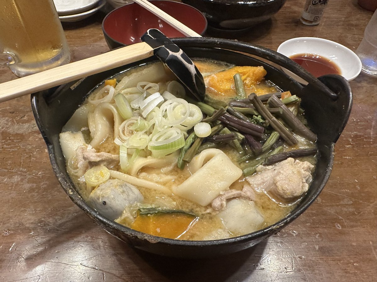 rn___h's tweet photo. 今年の記念日旅行は日帰り山梨旅行！
雨もやんだおかげで食べ歩きも富士山もみれたし氷穴風穴もいけた！
最後はほうとうたべて帰宅🏠
満足のいく旅行でした♡ https://t.co/VJOtoCRyLC