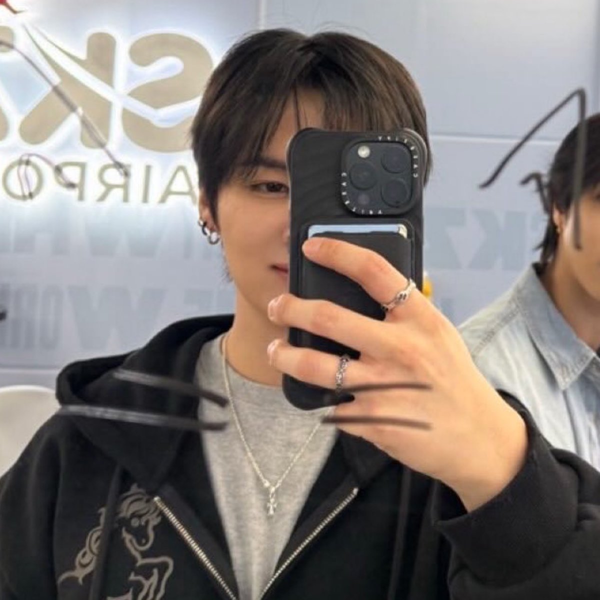 isa misses skz tweet media