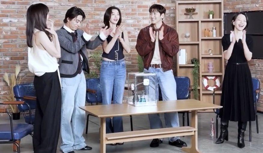 둉 tweet media