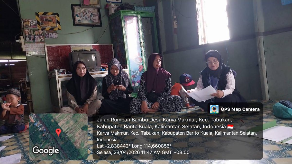 khadijah2710's tweet photo. Selasa (28/04/2026) Khadijah, S. Pi.,M. Pi Penyuluh Perikanan Kabupaten Barito Kuala dalam pendampingan akses perizinan berusaha (NIB) pada 3 pelaku usaha pengolah dan pemasar ikan Kabupaten Barito Kuala https://t.co/Q7R6f3c5EZ