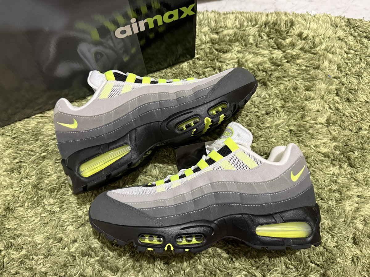 Mopa13675608M's tweet image. とりあえず95は完結かなぁ☺️
当時買えなかった想いを晴らす事が出来ました😢✨とても満足です☺️
にしてもホント歴史ある凄いスニーカーだなぁって。
#nike
#airmax95