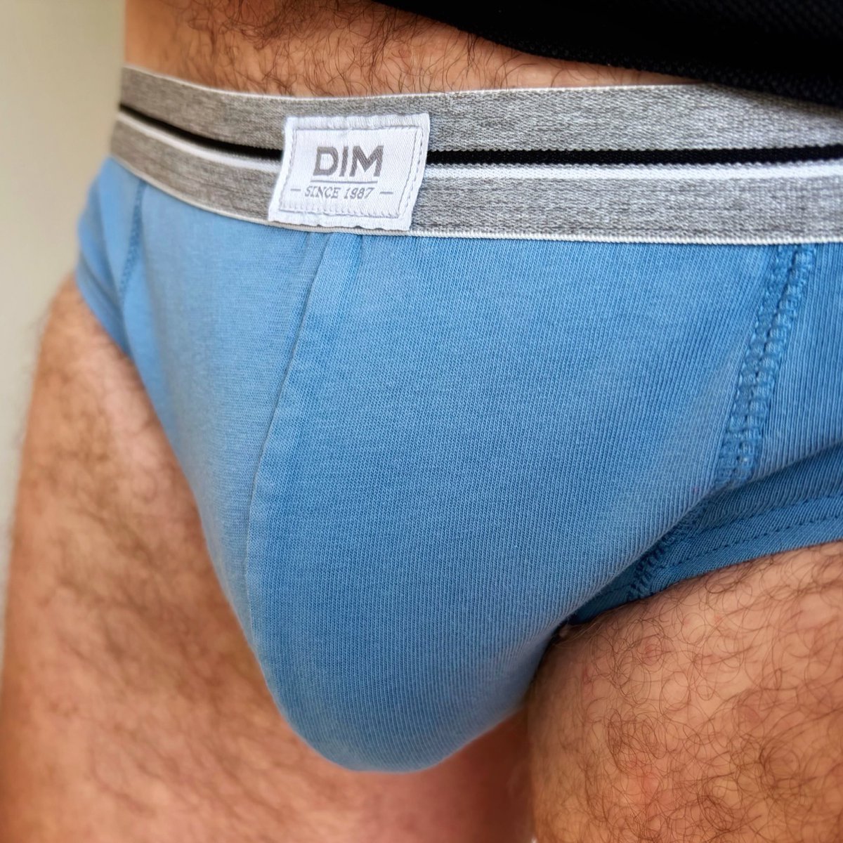 hosenunter's tweet photo. Was trägst du heute drunter? 😈
🥵 Zeigs mir in den Kommentaren!!
#briefs #bulgecheck #bulge #undies https://t.co/m72wsvy1DV