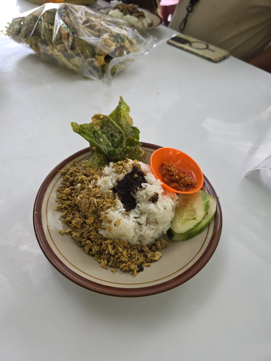 itsHyungbob's tweet photo. First time kesini, baru kesampaian.. 2 kali nyoba mampir pas liburan ke Ponti , kedainya tutup mulu. Enjoy the meal 🙌 https://t.co/742ye7v4pS