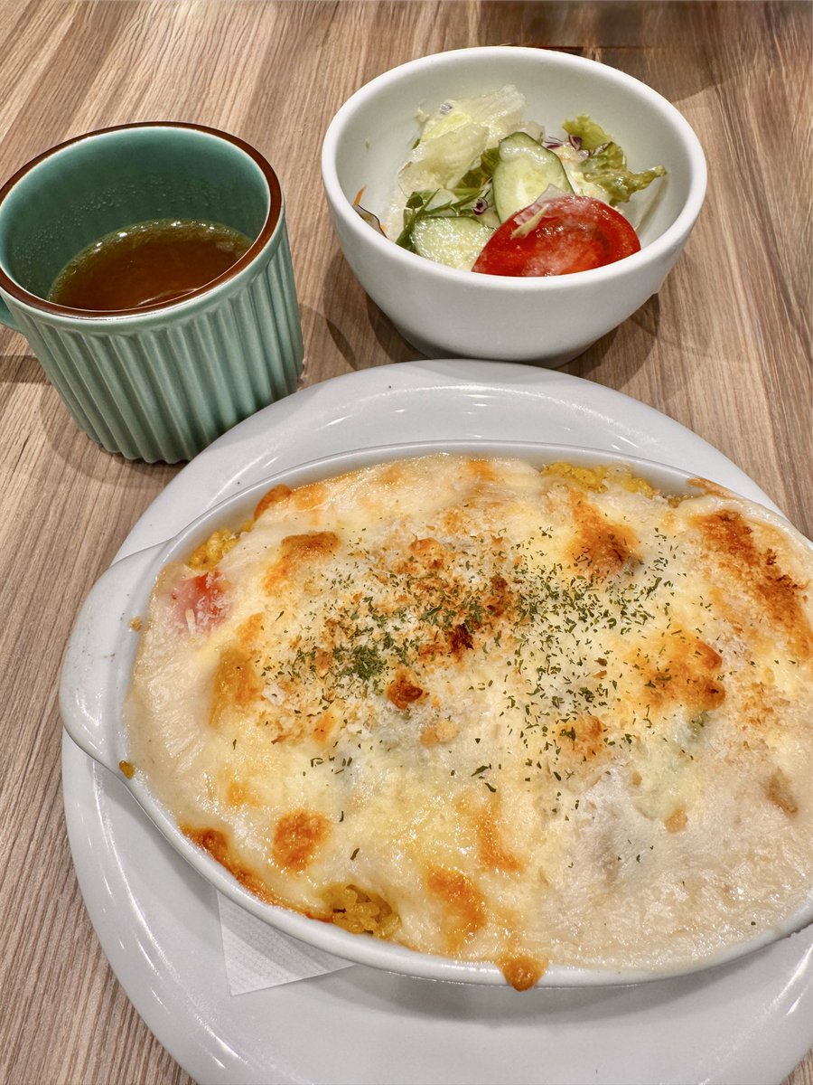 本日のランチはボルドーへ。日替わりランチのドリア🍽️ 
注意したつもりだけど、一口目で口内軽く火傷するという猫舌人間😅
お味は美味しかったですよ🥰
スタジアムシティのスタンプラリー、6回目のビンゴでVSスタジアムチケット🎫ゲット👍アレに行けよ、って事ですかね？🤭