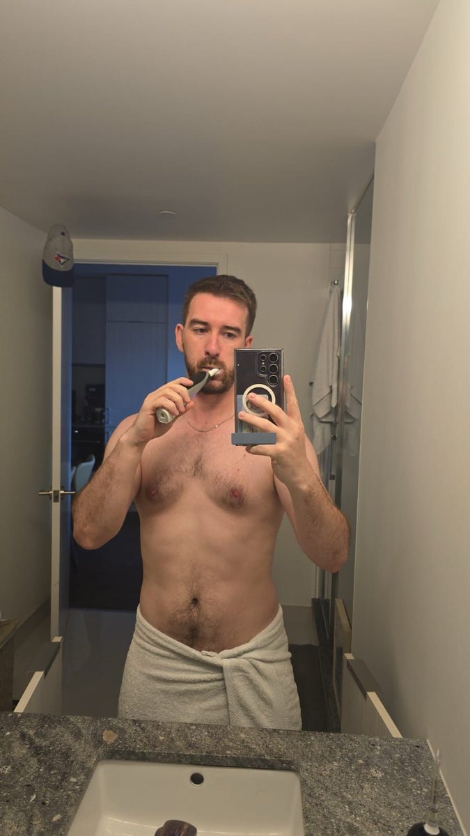 richlook930's tweet photo. @Jack_jamees @micheal5676759 Single gay here https://t.co/LNS2wjENcR