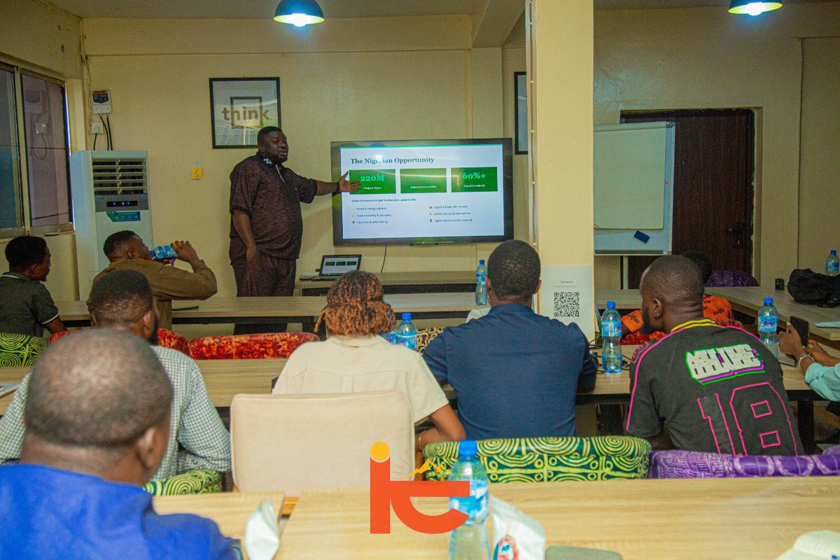 MISDEEkiti's tweet photo. His “15 minutes” became a masterclass. Our founders? Already running. Unshaken.
This is how Gov. @biodunaoyebanji & HC @seunfakze prepares Ekiti builders.
#IESF #EkitiRising https://t.co/tgkLApJPhC