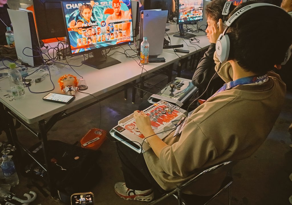 バーチャはやそかみさんに負けて1stプールルーザーズ抜けして2ndプールでかめやまさんに負けて終わり。あとはしわさん応援！
1個だけ言いたいのが、無連絡欠席勢の影響で進行が全般遅延してたのと運営の皆様がめっちゃ大変そうだったので（何十回と呼び出ししてた）、ぶっち勢は猛省するべし。