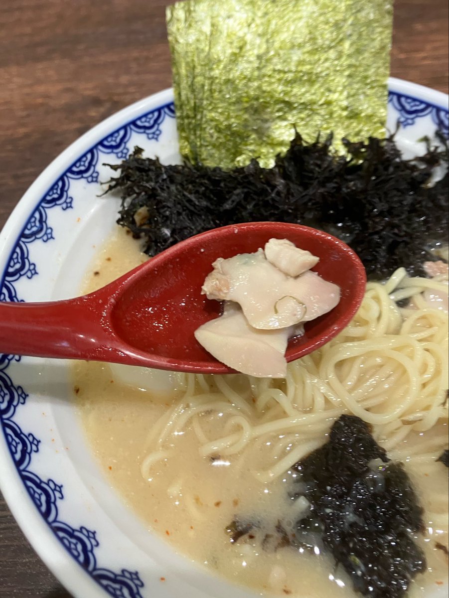 雪ぐに<a href="/oideyo_yukiguni/">雪ぐに</a> にて
〈限定〉はまぐり出汁の味噌ラーメン（長葱別皿）
味玉　かんずり　岩のり　ライス（中）

白味噌仕立ての上品な熱々スープとムチムチの蛤＆菜の花入りの春の季節感ある限定🍜は自家製滑らか細麺等も
非常に上品で力強い美味しさでした😊
どうもご馳走様でした😌
