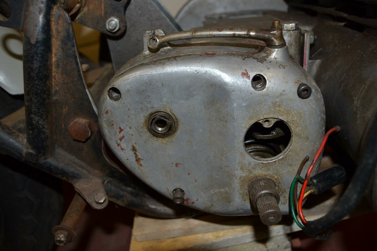 BarnfindMCycles's tweet image. Check out this very rare Excelsior 500 restoration project two stroke triple! Ebay ad here ow.ly/37Sz50YSziv #Excelsior #ClassicBikes #TwoStroke #RareMotorcycles #MotorcycleRestoration #VintageMotorcycles