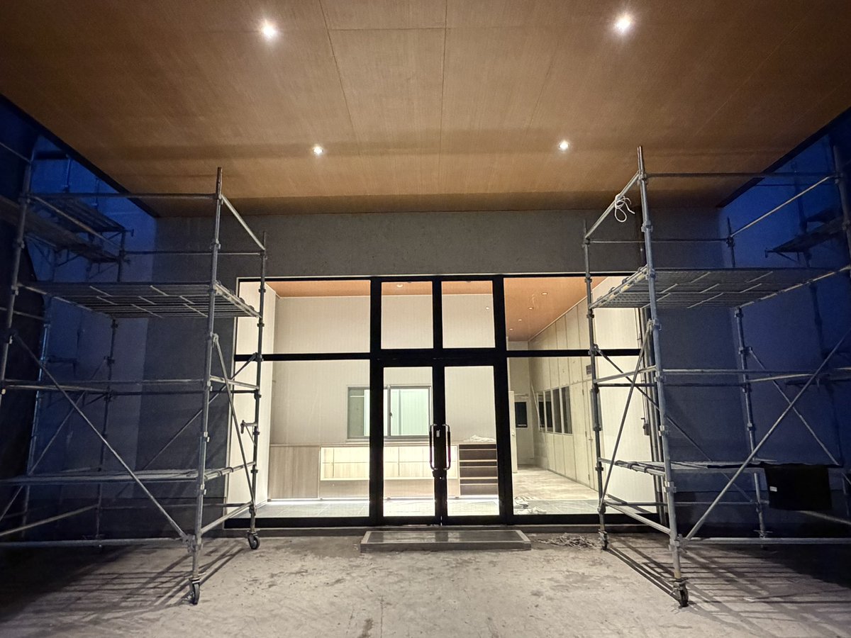 archi283's tweet photo. 弊社でお請けした工事は一旦終了。2月に始まって嵐のように過ぎ去った三ヶ月。慣れない構造、仕様、規模、用途にだいぶ慌てふためきましたが^^;とても勉強になりました。残りは別途工事の塗装が終わって足場がバレてから。残工事も丁寧な仕事で頑張っていきましょう。
#工場リフォーム #リフォーム https://t.co/t7EqGfQoke