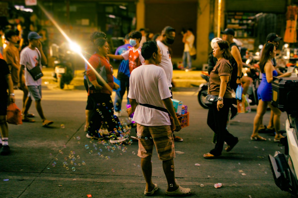 everydaeyy's tweet photo. mga kuha ng kaibigan kong si noel nung nag-photowalk kami sa quiapo gamit ng kamera ko. 

mabuhay ang likhang sining ng mga litratista! nawa'y sumama rin kayo sa mga photowalk kagaya nito. https://t.co/mMtzsXwOsX