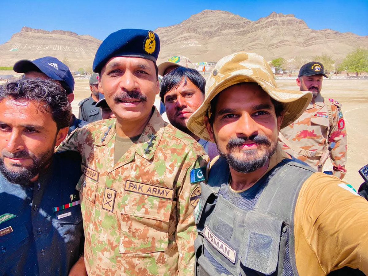 AGFanOff's tweet photo. 🌙 **جمعہ مبارک — دعا کا پیغام** 🇵🇰

آج کے بابرکت دن، آئیے دل سے دعا کریں:

یا اللہ!
ہماری افواجِ پاکستان کی حفاظت فرما، انہیں ہر محاذ پر کامیابی عطا فرما۔
ہمارے شہداء کے درجات بلند فرما اور ان کے اہلِ خانہ کو صبرِ جمیل عطا فرما۔

یا رب!
جنرل آصف غفور اور ایسے تمام محبِ وطن
1/2 https://t.co/fhQb2cpubp