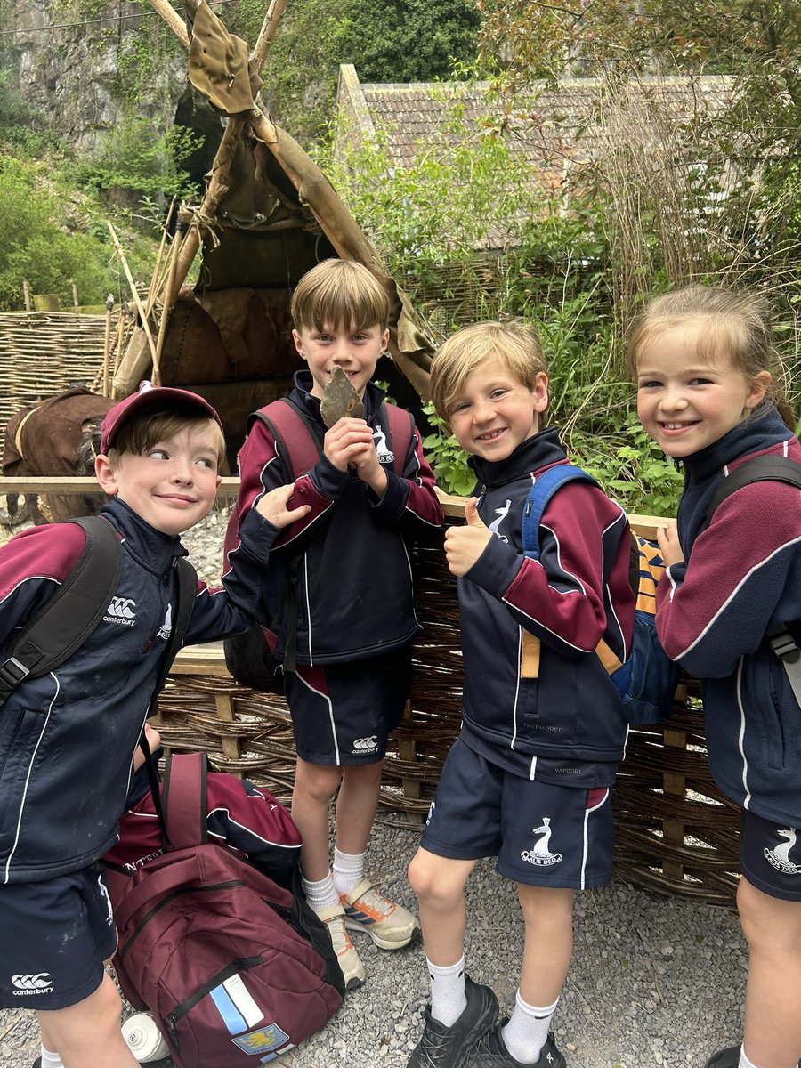 Carolin90534336's tweet photo. .@winterfoldhs 
Year 3 have arrived at Cheddar Gorge and have now entered the Stone Age! They have been exploring flint and tool making. https://t.co/sdQde0sLPX