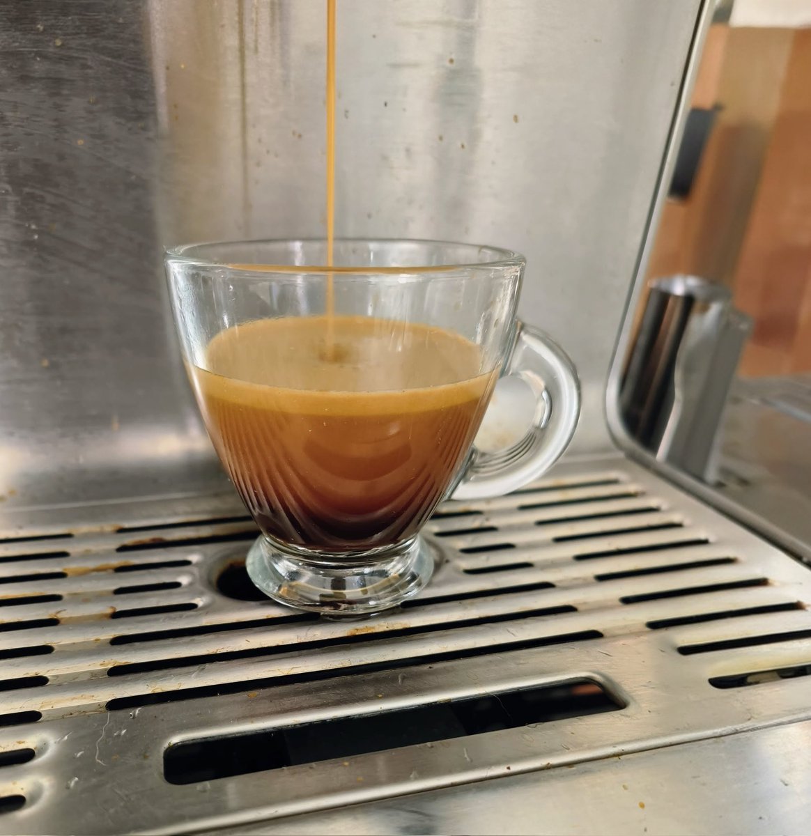 LadyGrace27's tweet image. Friday, almost perfect: a fried egg butty and a proper espresso—just missing the bacon...☕🍳

#fridayvibes #coffee #espresso #eggbutty