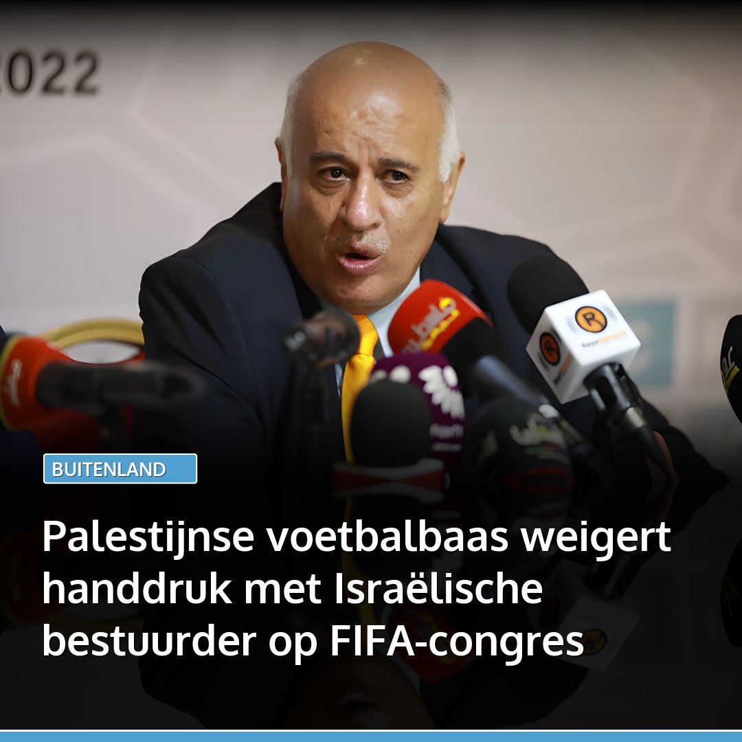 marokko's tweet image. Jibril Rajoub heeft op het FIFA-congres in Vancouver geweigerd de Israëlische voetbalbestuurder Bassem Sheikh Suleiman de hand te schudden. "Nationale waardigheid is geen protocol", zei de Palestijnse voetbalbaas.
👉🏽 Lees: l.marokko.nl/fzQTU8T0 👈🏽

#canada