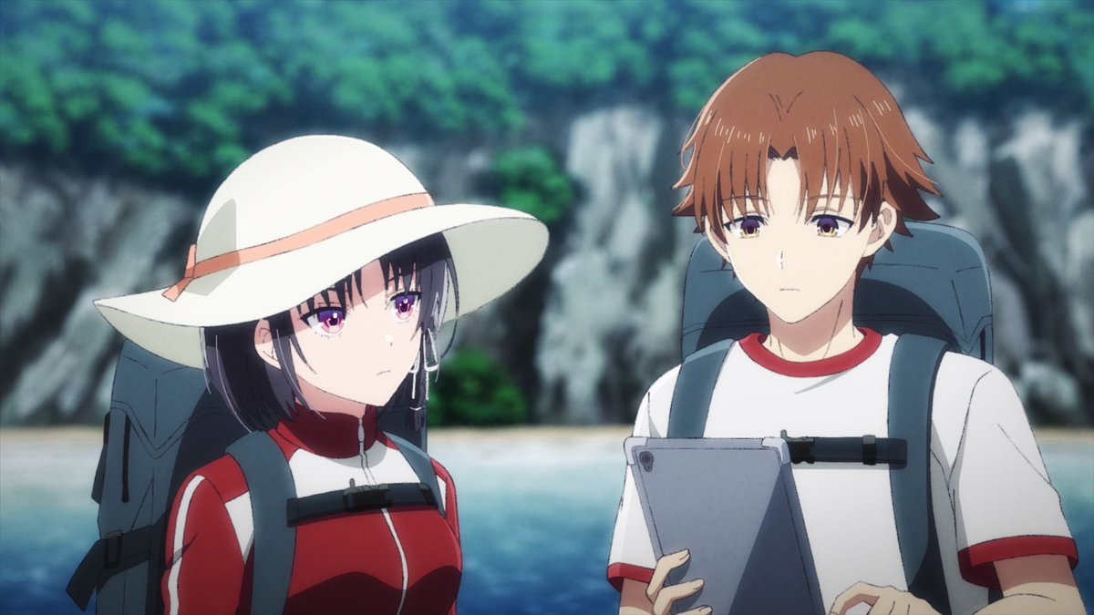 Horikita your bag is bigger than you and your hat is too cute.

#ClassroomOfTheElite
