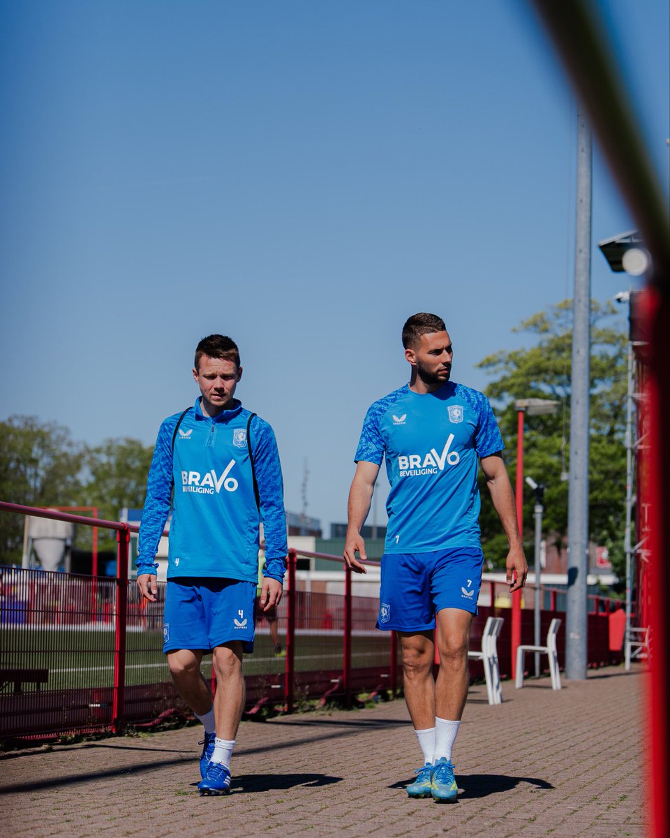 fctwente's tweet image. ⚽️👋

#FCTwente | #Training