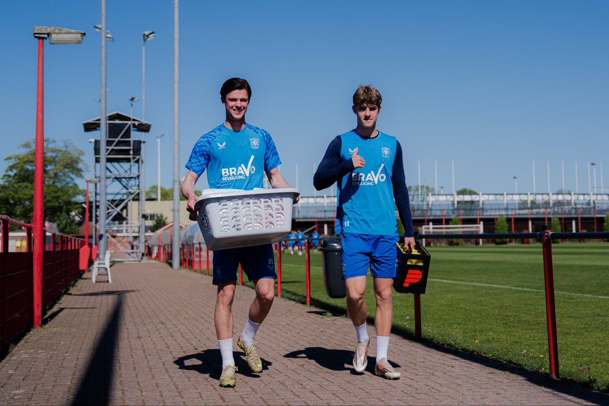 fctwente's tweet image. ⚽️👋

#FCTwente | #Training