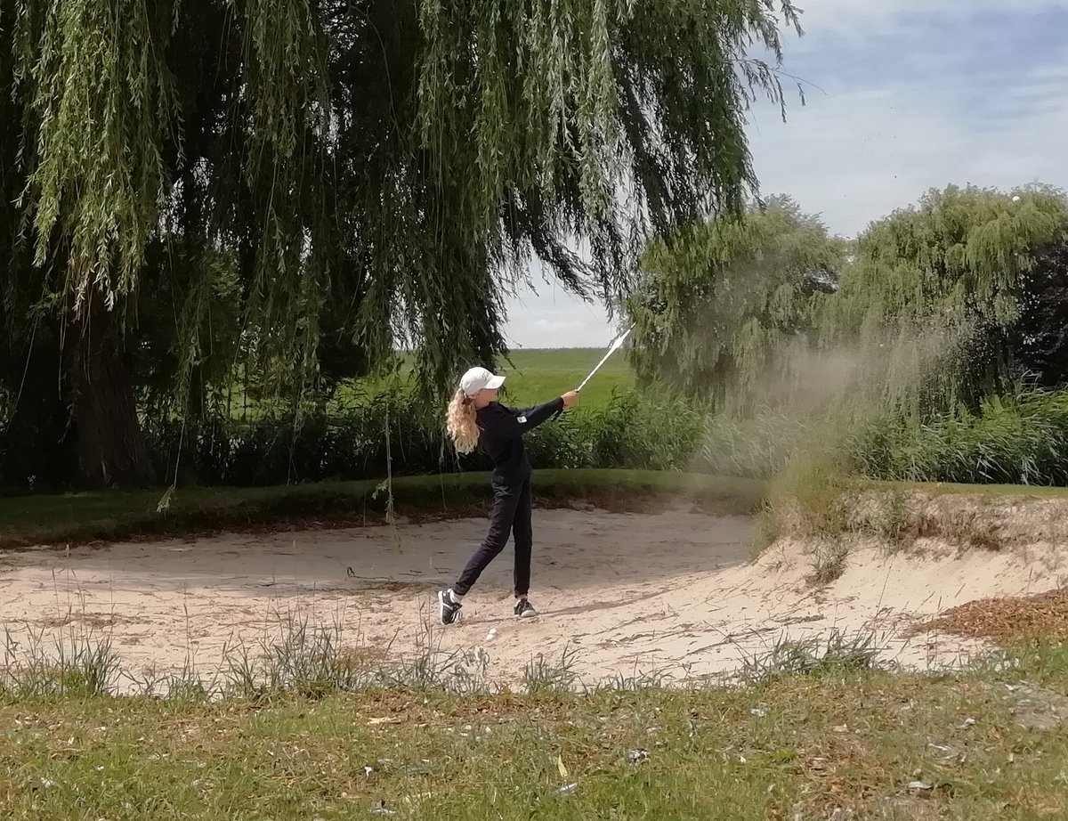 @Sofienooij wint <a href="/NGF_/">NGF</a>  NK strokeplay
En wat deed ze? Ze maakte 3!!! eagles!
Wauw, gefeliciteerd Sofie 😍🥳
Geniet van je overwinning <a href="/HogeKleij/">De Hoge Kleij</a> 
<a href="/GolfWestwoud/">Golfbaan Westwoud</a> 
Lees meer op passie4golf.nl