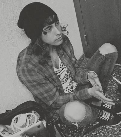 hourly vic fuentes 👰‍♀️ tweet media