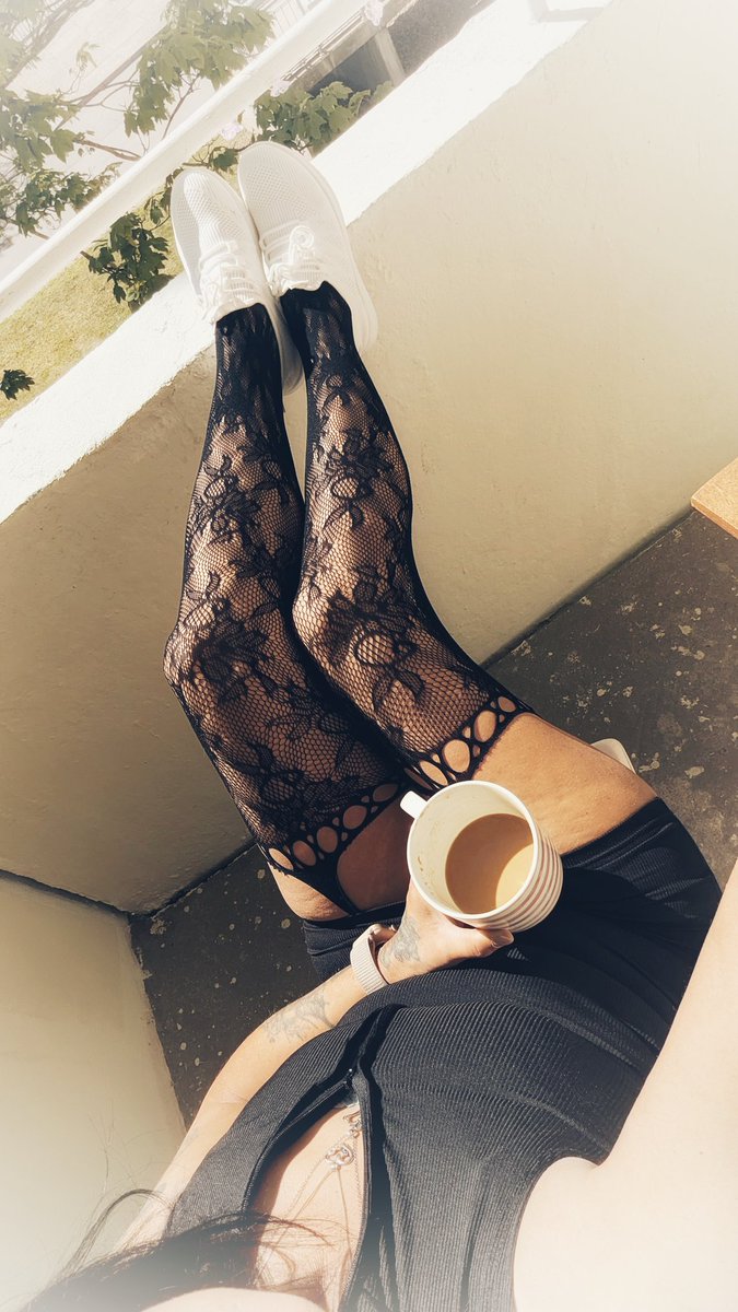 NxExNxi's tweet image. Hello #May 🌸☀️ &amp;amp; einen schönen Feiertag ihr Lieben ☕🫶🏻

Kann man so ein auf #FrivolerFreitag machen an so einem Tag wie heute, oder wäre es angebracht sich zu zügeln ? 😉

Egal wie, genießt das verlängerte Wochenende und auf jeden Fall das mega tolle Wetter, es sind jetzt schon