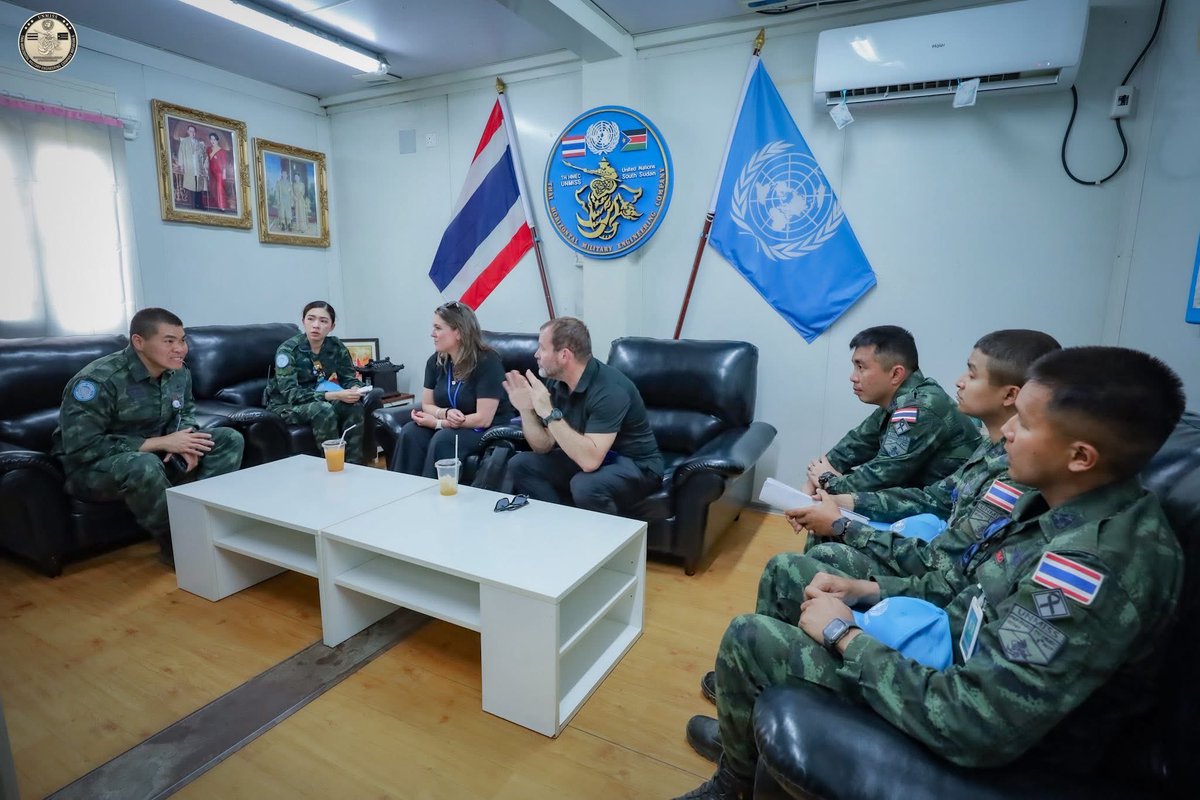 THAIHMEC's tweet photo. กองร้อยทหารช่างเฉพาะกิจ ไทย/เซาท์ซูดาน ผลัดที่ 6 ให้การต้อนรับ Dr. Lotte Vermeij และ Mr. Roger Hughes ผู้เชี่ยวชาญอาวุโสจาก NORCAP ด้านปฏิบัติการรักษาสันติภาพของสหประชาชาติ ในโอกาสเข้าเยี่ยมและพบปะพูดคุยกับผู้บังคับกองร้อย https://t.co/JOdpP1j3cI