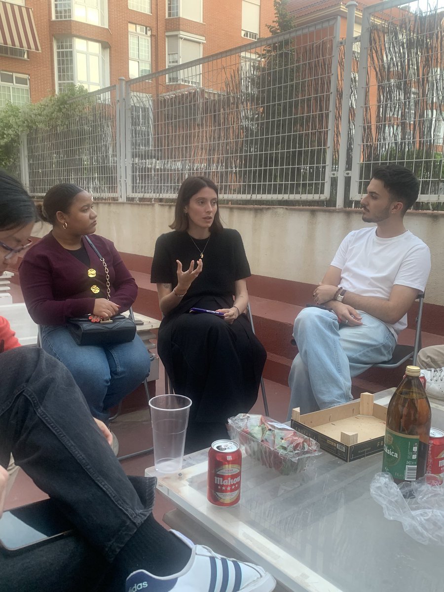 JSRetiro's tweet photo. Un placer haber contado ayer con la mano experta de Belén Guirao de @rugetistas para explicar la importancia vital que sigue teniendo la lucha sindical en este Día del Trabajo.

Por más que algunos se empeñen nuestros problemas son comunes y nuestra unión siempre la fuerza. 💪⚒️ https://t.co/0uRUVRFoLC