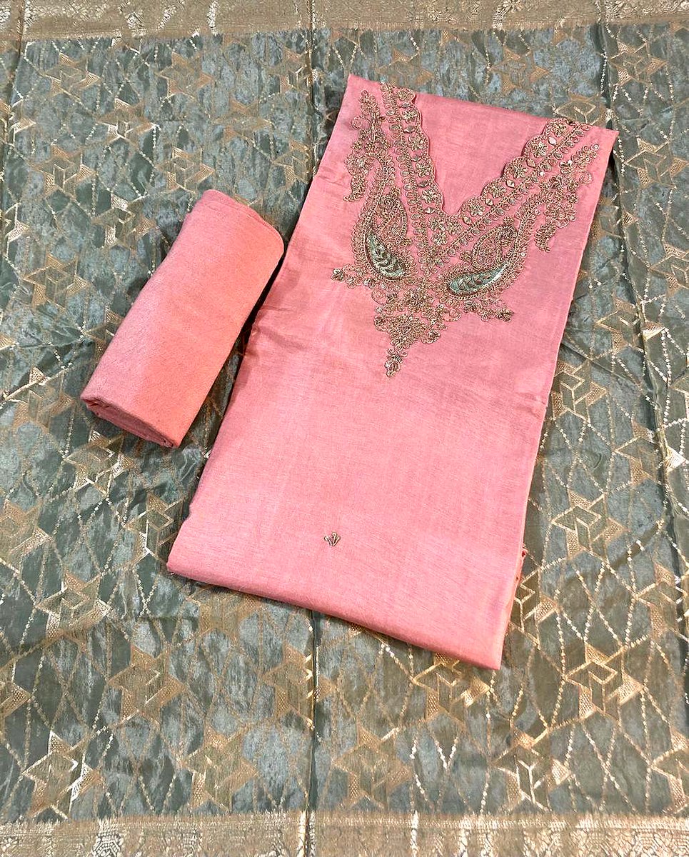 modish_outfit's tweet image. Step into the festivities with fabrics that glow and craftsmanship that celebrates you.
#modishoutfitindia #unstitchedfabric #unstitchedsuits #indiansuitsonline #onlineshopping #trendingsuits #fashionlover #ChicStyle #festivewear #ethnicsuits #desiwear #fashionindia #womensuit