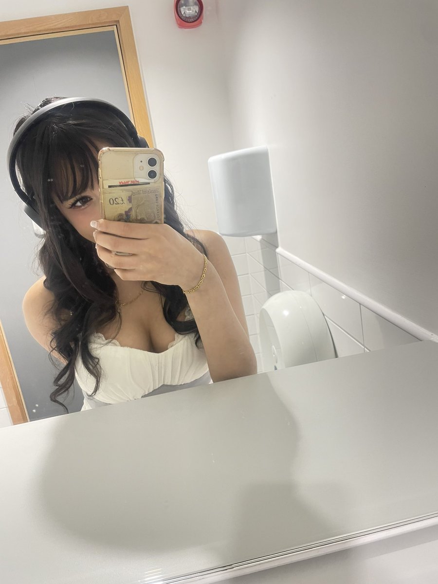 lili tweet media