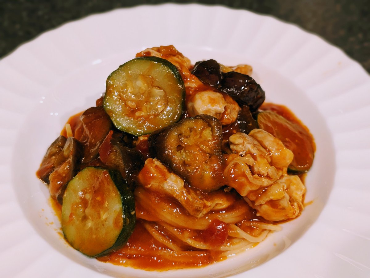 tmm_supino0017's tweet image. Dinner tonight is chicken and summer vegetable pasta. #dinnertime