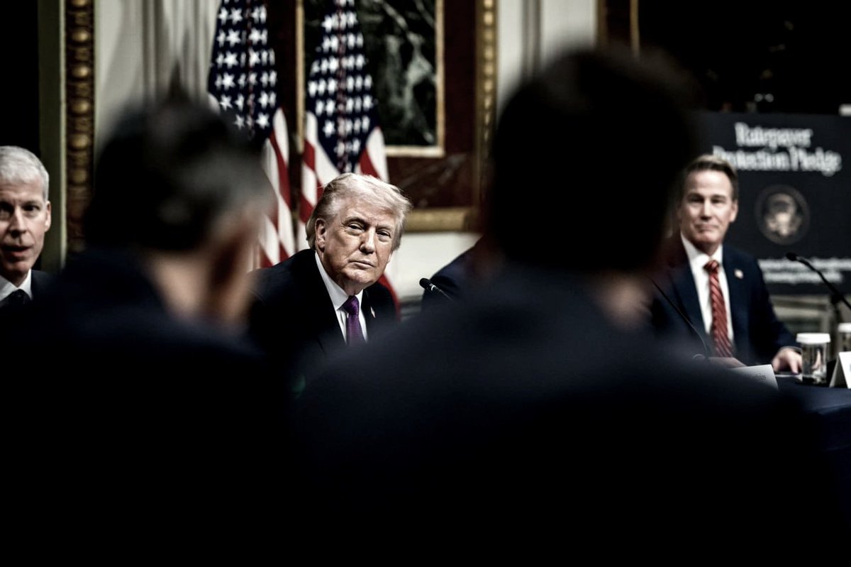 miguelifornia's tweet image. 🙏 Thank you Lord for another Friday in America, May 1st, 2026. We praise you &amp;amp; thank you for the tremendous blessings upon our Nation &amp;amp; we thank you for President Trump. We lift him up to you along with this team and ask that you protect, guide &amp;amp; strengthen them today as they