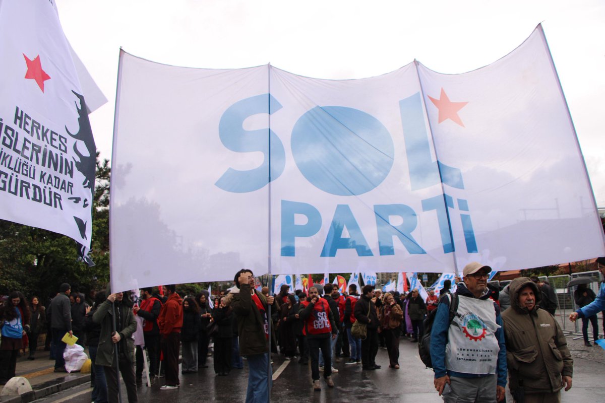 solpartistanbul's tweet photo. Siyasal islamcı faşist karanlığa karşı solun yıldızını büyütüyor, laik, demokratik cumhuriyet için hep birlikte yürüyoruz ⭐️

#1Mayıs https://t.co/nyysWVvBrx